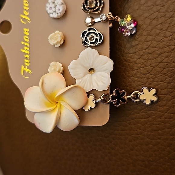 Vintage Rose Daisy Tropical Flower Earrings - Picture 2 of 5